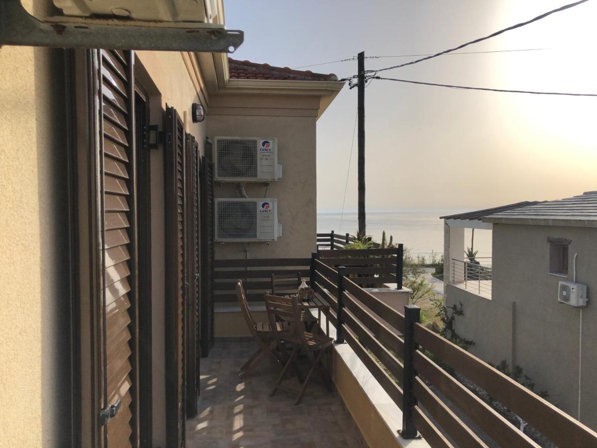 ארילס Ayerina First Floor Apartment מראה חיצוני תמונה
