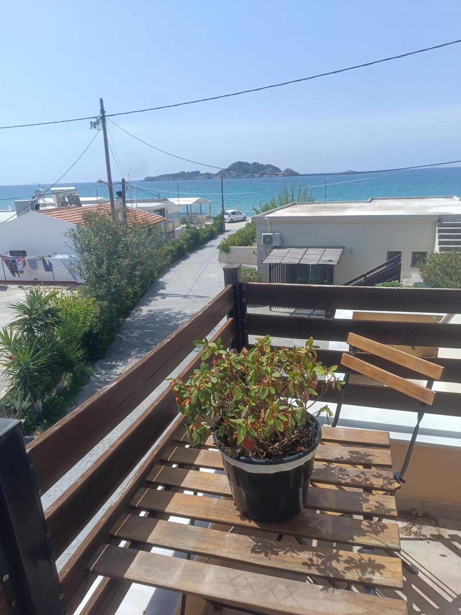 ארילס Ayerina First Floor Apartment מראה חיצוני תמונה